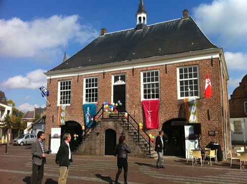 Monumentaal ontmoetingscentrum anno 1772. Gerund door mensen met een verstandelijke beperking. Erfgoed, Huiskamer & Ondernemerscafé Vrienden van het Schepenhuis