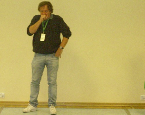 maxputti's profile picture. from florence, primary school teacher duly authorized, sneaky drawer and regular songwriter without portfolio.