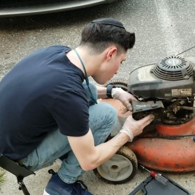 avromiepstein's profile picture. lawn mowers is how I roll