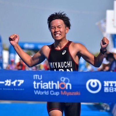 愛媛大学トライアスロン部【公式Twitter🏊‍♂️🚴‍♀️🏃‍♂️】2016年創部。現在男子選手11名、女子選手8名、女子マネジャー3名で活動しています。ほとんどの部員が大学から競技を始めました！選手、マネージャーを随時募集中です。質問等DMで連絡ドシドシ待ってます！！😆 #愛媛大学 #トライアスロン部