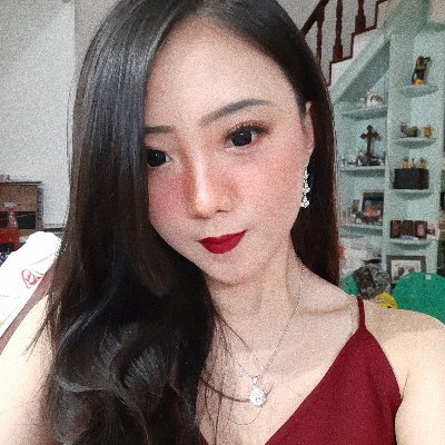 rossaamora's profile picture. May 5