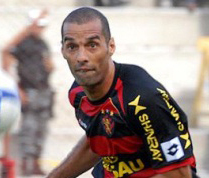 Sou jogador de futebol e atualmente defendo as cores do Sport Club do Recife - Campeão Brasileiro de 1987 e da Copa do Brasil 2008 -