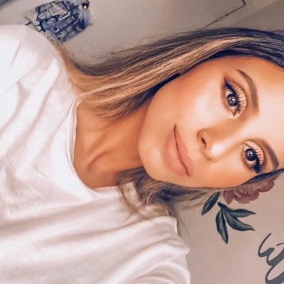 sarazeem's profile picture. 