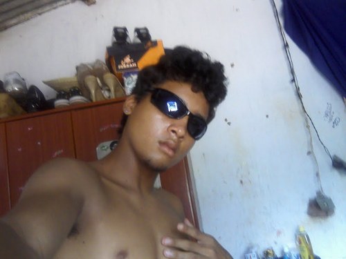 sou sincero
falo tudo que penso
sou argentino
tenho 19 anos
1,73m
e sou gostoso