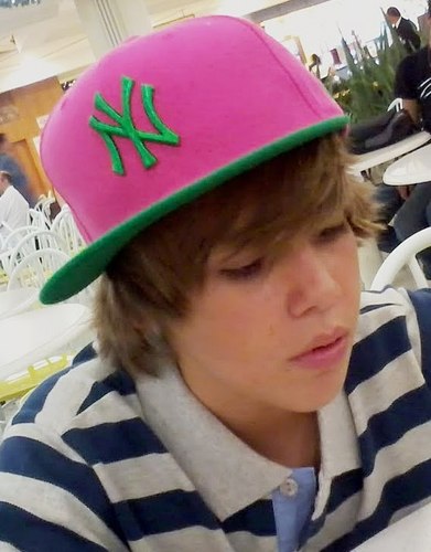 theocloveu's profile picture. 