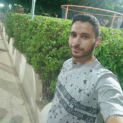 ‏الرجل الذي يعامل المرأه كملكة ,
دليل على أنه تربى على يد ملكة أخرى.