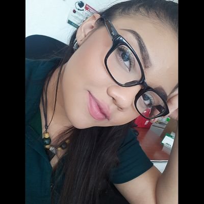 Mellamoaleg's profile picture. Solía tener un corazón, ahora solo quedan restos de el.