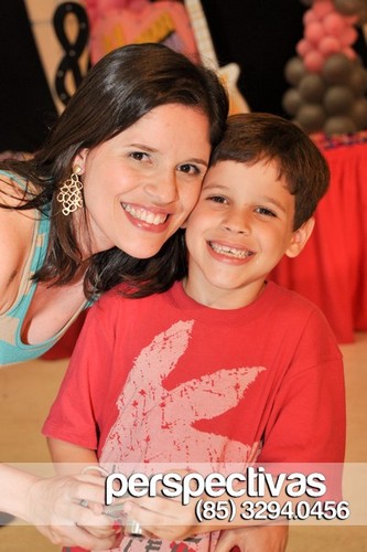 ines_alcantara's profile picture. Ser capitã desse mundo
Poder rodar sem fronteiras
Viver um ano em segundos
Não achar sonhos besteira
(Maria Gadu)