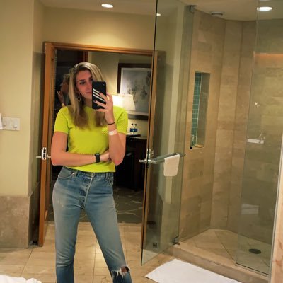 HelenAnnScheetz's profile picture. @nyuniversity alum. light pink cosmopolitans + jalapeño margs.