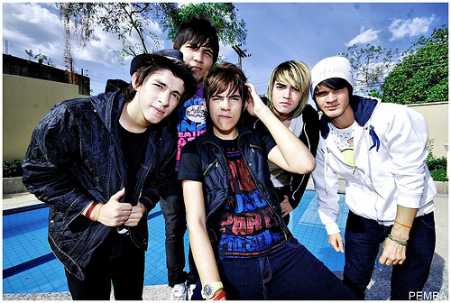 Fc dedicado a banda Forline ♥ . Oficializado por @juniorsays (17/06/10)
- dona : @_itsalice (: