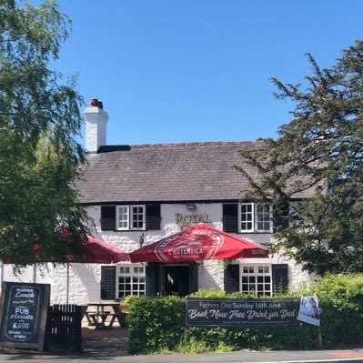Traditional Eating & Drinking Establishment, Offering a warm friendly welcome -Serving Food 12-9 daily