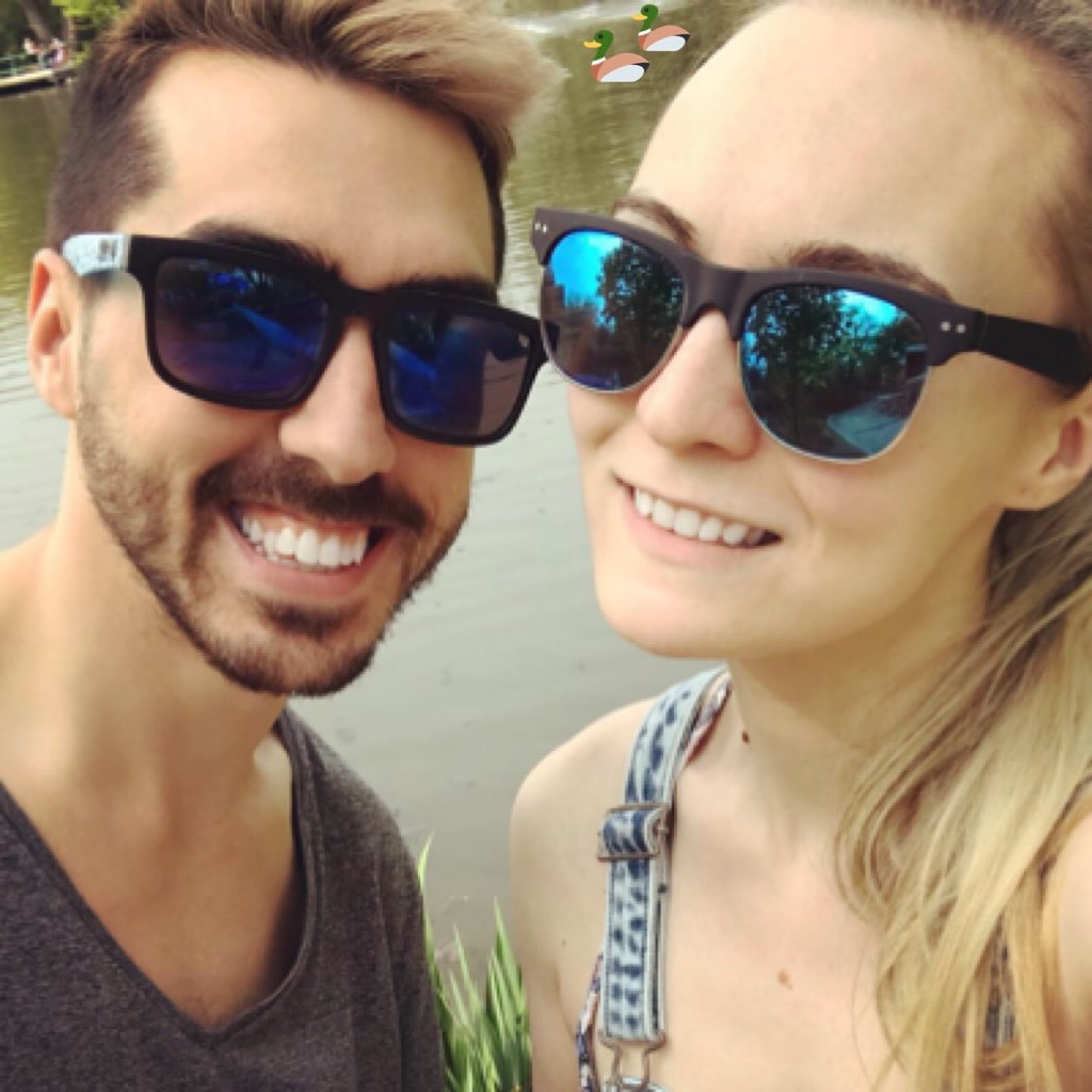 VeganRhinoceros's profile picture. @/veganvsvegan on Instagram. 👇🏼 click that