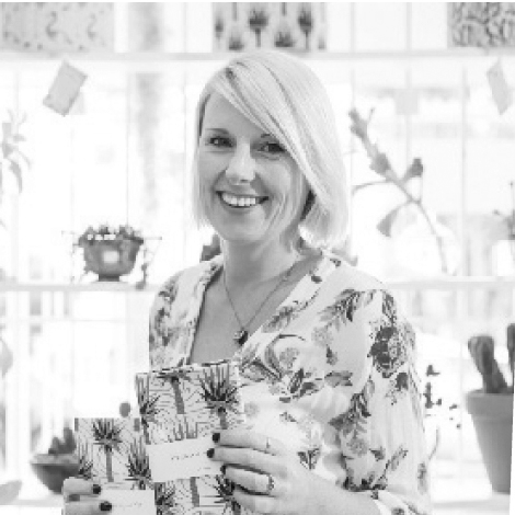 seraholland's profile picture. 🌱 designer 🌿 textiles / graphics / illustration / art - also @handmadebymeSA https://t.co/sFqJUTUWkx