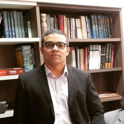 Bacharel em Direito (URCA); esportista; amante de livros, café e uma boa cerveja. Em busca da minha melhor versão.