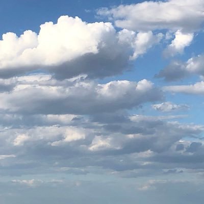 Soy santo. Habito la nube que veis en la imagen. No hay vida después de mi!