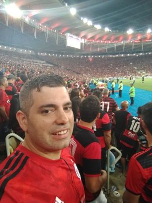 boas opiniões e variedade de assuntos para conversar.