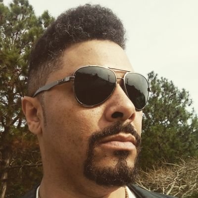Julinho Nascido da Tempestade, senhor dos cães, T.I., quase Marketeiro, mozão da Vanessa e pai de You Know Who
Nas horas vagas Joomleiro foragido no Wordpress