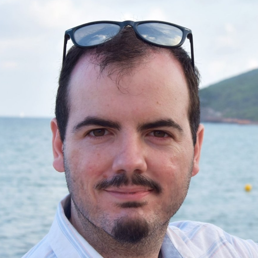 Profesor de Lengua Castellana y Literatura en constante aprendizaje, con proyectos literarios y administrador de @bauldelcastillo