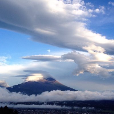 Uruさん 大好きです。Uruさんのおかげで知り合った友達 みんなと仲良く 楽しく応援したいです。 富士山の雲の写真が特ダネとスッキリに使われました。