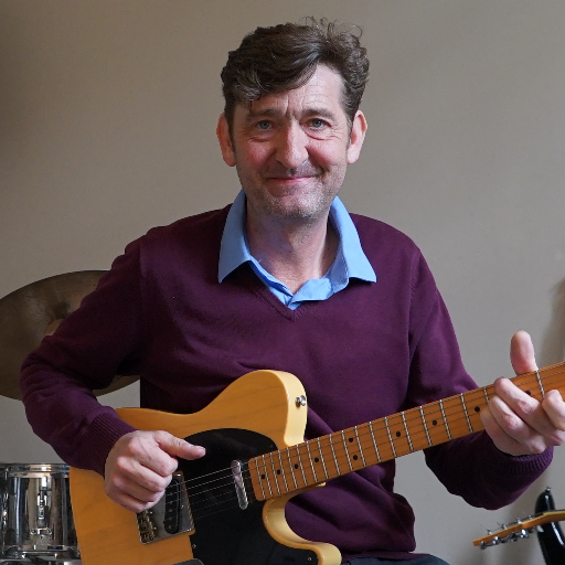 AndrewM25634250's profile picture. Andy a le don de démystifier l'approche de la musique et de faire progresser tout en prenant plaisir.