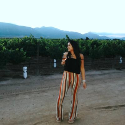 AnaKarenC17's profile picture. smile through it all:) || UGA