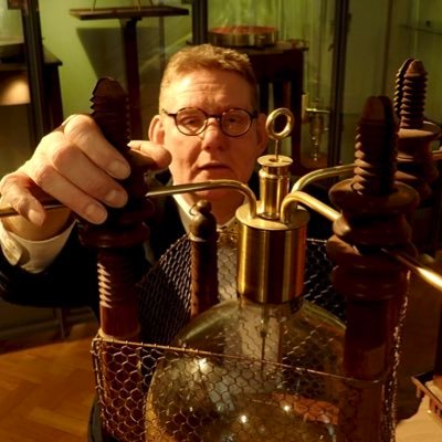 Historian of Science & Technology, Museums & Scientific Instruments. Excited by art, science, culture, 18+19C & collections I'm a Neo-victorian stuck in the 21C