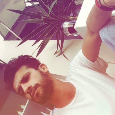 alkaseh_ly's profile picture. 😬 ، دكتور جراحة فم و اسنان و فنان في الرسم و الألوان 😅 شاعر بعض الأحيان ، السباحه و ركوب الخيل هوايتي ، و ماننساش البيتزا عشقي 😍🍕🍕