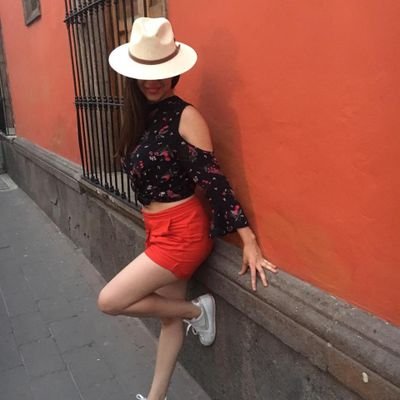 Los tenis se usan medio sucios. Tiendo mi cama dos veces al año