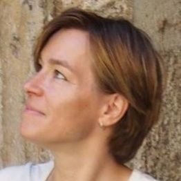 paulineveen's profile picture. Historicus & docent NT2 | Onderwijs, taal & samenleving | Schrijft over vrijheid, menselijkheid & humor als verzet 💜