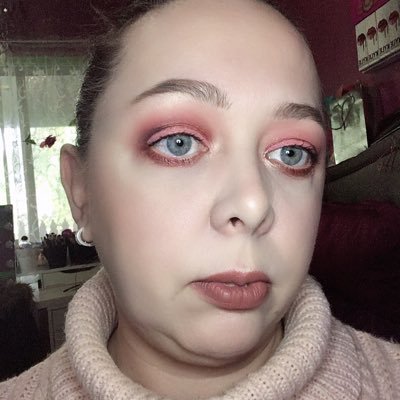 makeup is my love and collecting it is my life. Email: bekkaa1981@hotmail.com