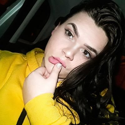 Ligia,18 anos,make,YouTube Caparica♑ namorando, digital influencer.