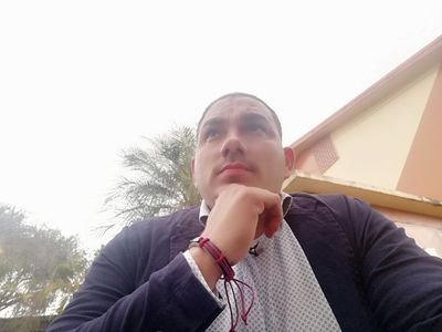 Profesor de ciencias aplicadas e ingeniería Electromecánica.