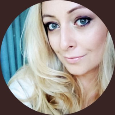 silvienna's profile picture. Beautycare Exec. / Vienna 👩🏼‍💻 „People don‘t buy just goods and services - they want relations, stories and magic.“