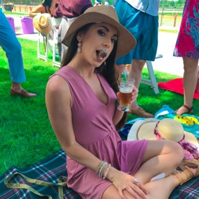 DreCrayy's profile picture. 🌎✌🏼♥️🐬🩰🍷♏️                           💄@crino.cosmetics