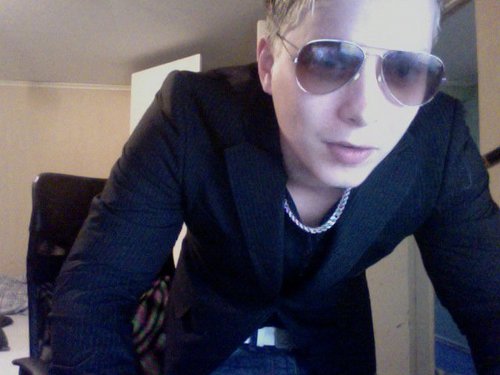 helgeim's profile picture. Salgskonsulent og selvutnevnt mobilekspert ;)