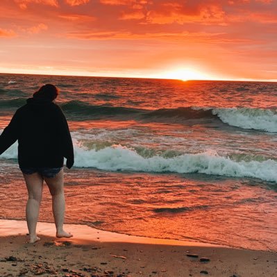 alek_mae's profile picture. banker, student, chase’s gf, guinea pig mom, fan of coffee and travel