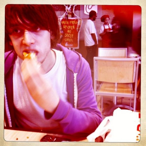 largebreakfast's profile picture. 