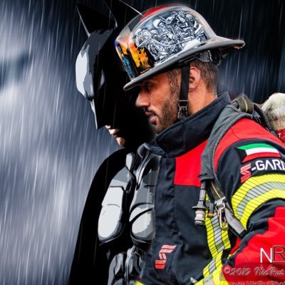 خالد كنعان .رجل إطفاء. أمتهن مهنة غير عادية.حسابي الشخصي وتغريداتي حصيلة خبرتي، أسعى بها وبعون الله لتكون سببا في إنقاذ الارواح و حماية الممتلكات
