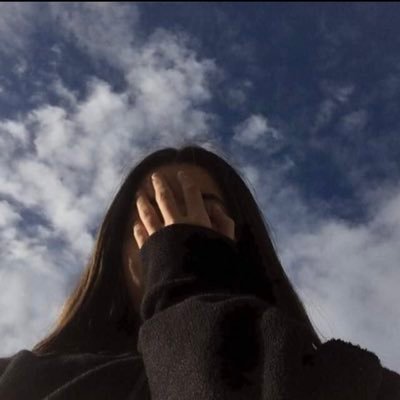 كنك قمر وسطِ السماء ساطع ضيُك