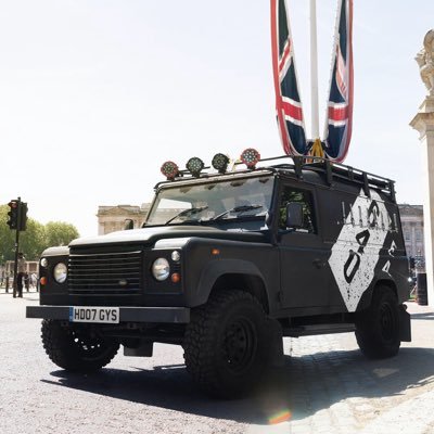 Converted Landrover Defender Tap Bar and DJ booth. The perfect portable bar for your party!