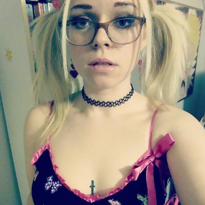 25, Leo, magic the gathering, music, art, antiques, Vinyl, 90s-2000s princess forever. 💗💋👽📼💽🖱️💋💗