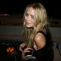 Mary-Kate Olsen (@verymaryolsen) Twitter profile photo