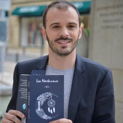 Employé de banque le jour, écrivain la nuit 🌙✨