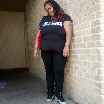 1/2 of da female rap duo Ape Sqad Divaz @Marleimusic @ApeSqadDivaz https://t.co/OujJz67WSV…