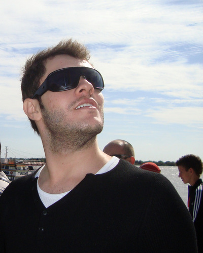 paulfeij's profile picture. Metido a cozinheiro, tem o blog https://t.co/0vsejERtjX . É viciado em Beyoncé, Leite Condensado, Grey's Anatomy e um olho azul acolá.