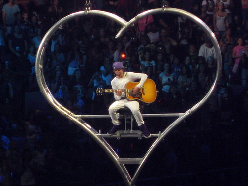 when u smile, i smile!!! :D   
i luv justin bieber and hope you do too! :D