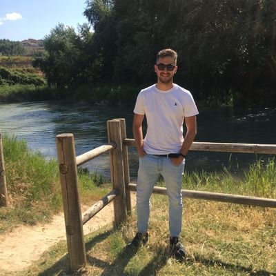 Estudiante de Economía y Derecho en la UCLM. Y yo que pensaba que Twitter estaba desfasado...