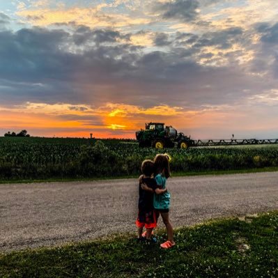 Husband to Paige (Evans), Father to Luke&Landree, Central Illinois row cropper with Dambacher Farms, bow hunt mature whitetails when time allows