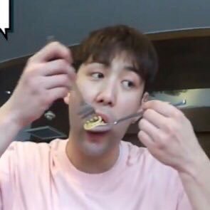 baekho eating