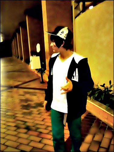 oi :B,sou só mais um garoto normal, que gosta de criar sorrisos nas pessoas em minha volta *-*